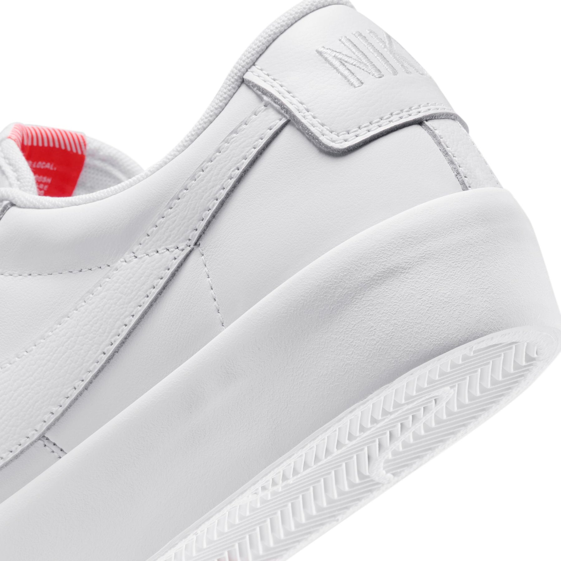 ZAPA NIKE SB BLAZER LOW GT ISO 099-101