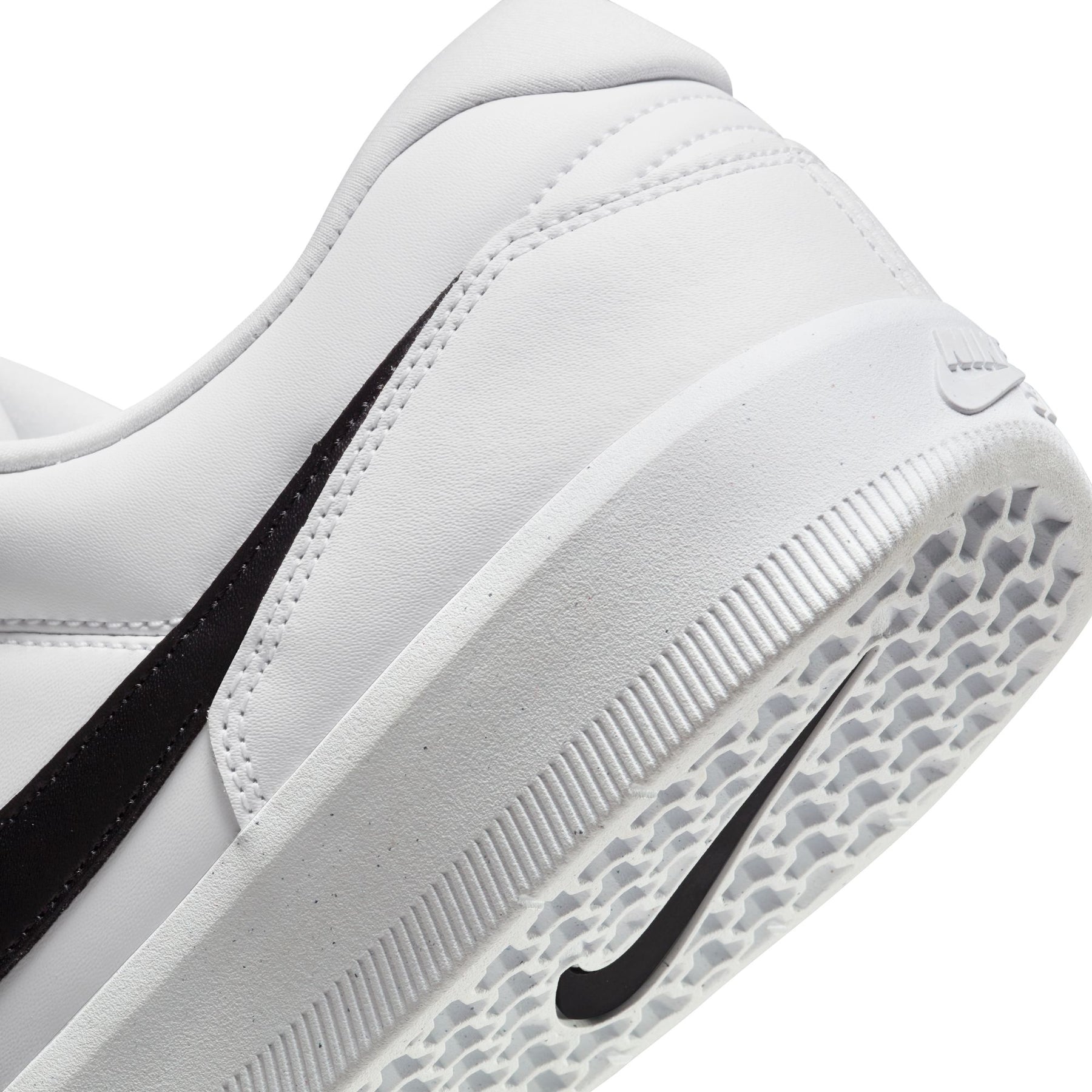 ZAPA NIKE SB FORCE 58 PRM L 101
