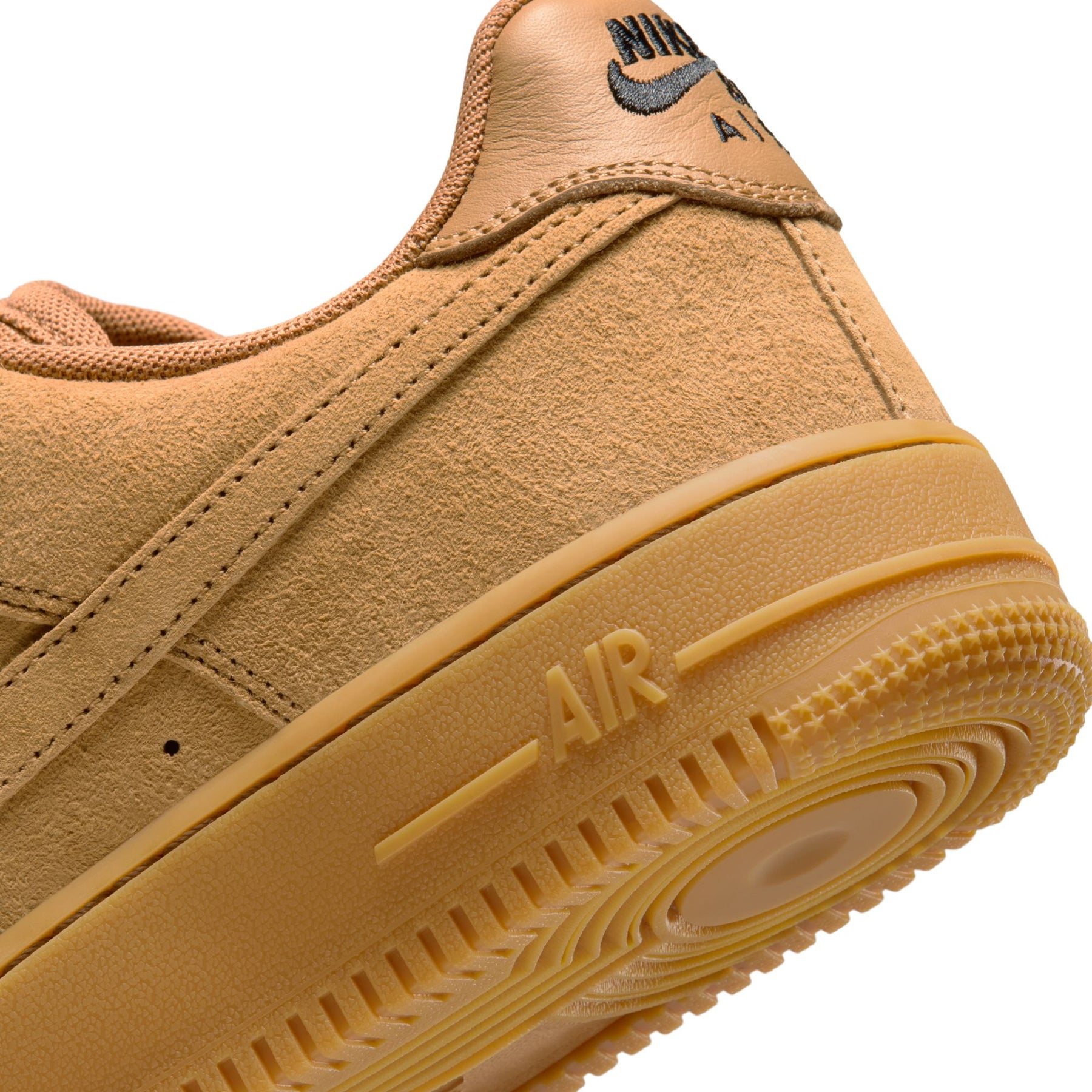 ZAPA NIKE SB AIR FORCE 1 HM8517-200