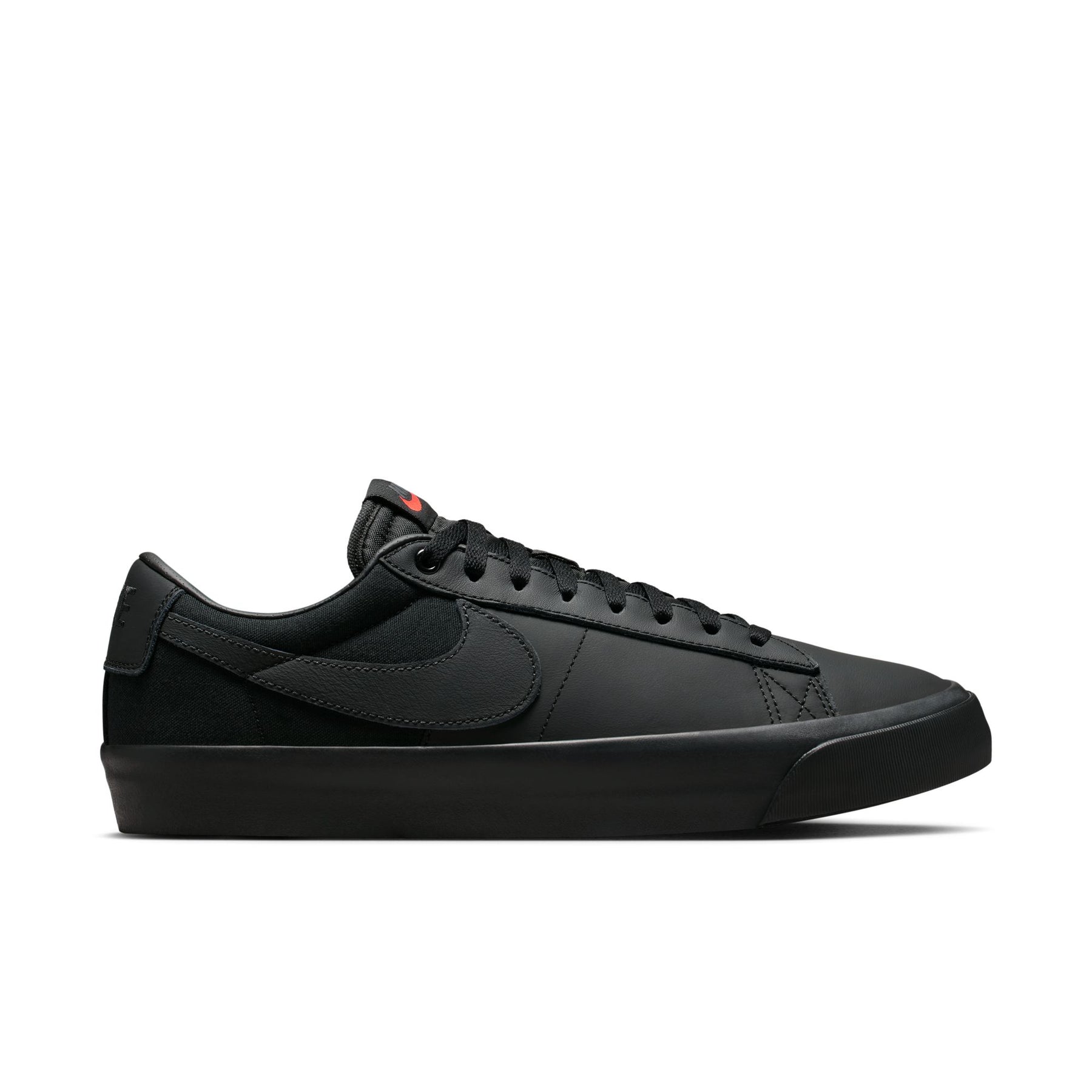 ZAPA NIKE SB BLAZER LOW GT DR9099-001