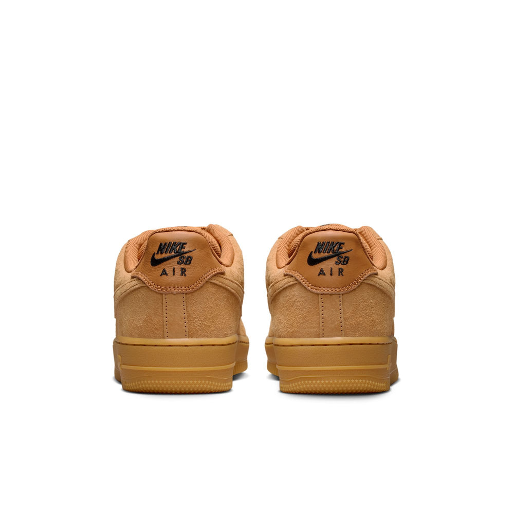 ZAPA NIKE SB AIR FORCE 1 HM8517-200