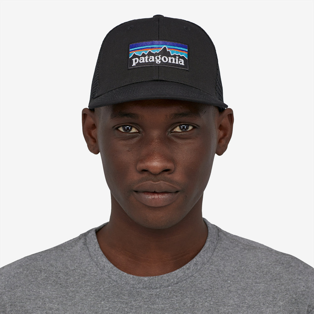 PATAGONIA P-6 LOGO TRUCKER BLK