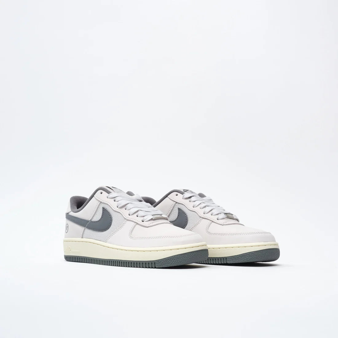 ZAPA NIKE SB AIR FORCE 1 YUTO IO8439-100