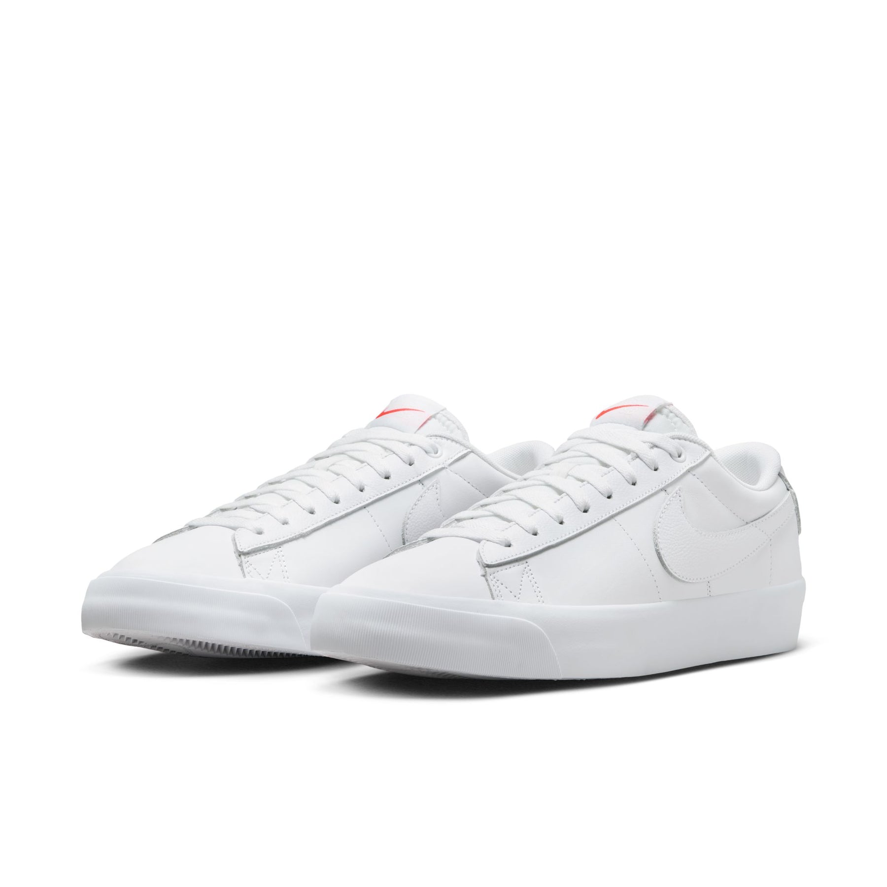 ZAPA NIKE SB BLAZER LOW GT ISO 099-101