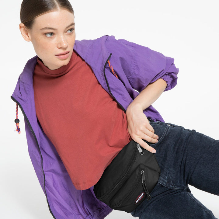 RIÑONERA EASTPAK DOGGY BAG BLACK