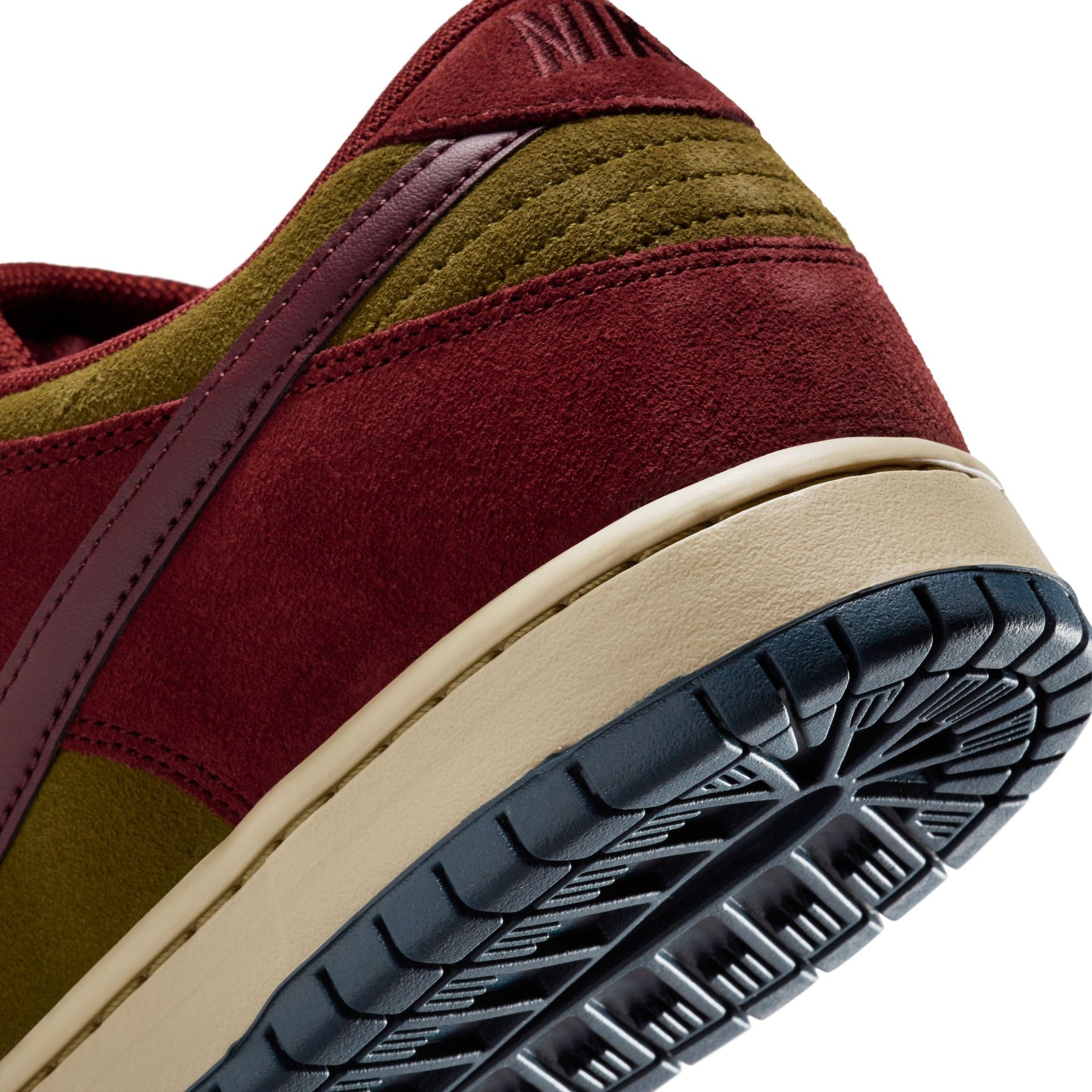 ZAPA NIKE SB DUNK LOW PRO HQ1625-600