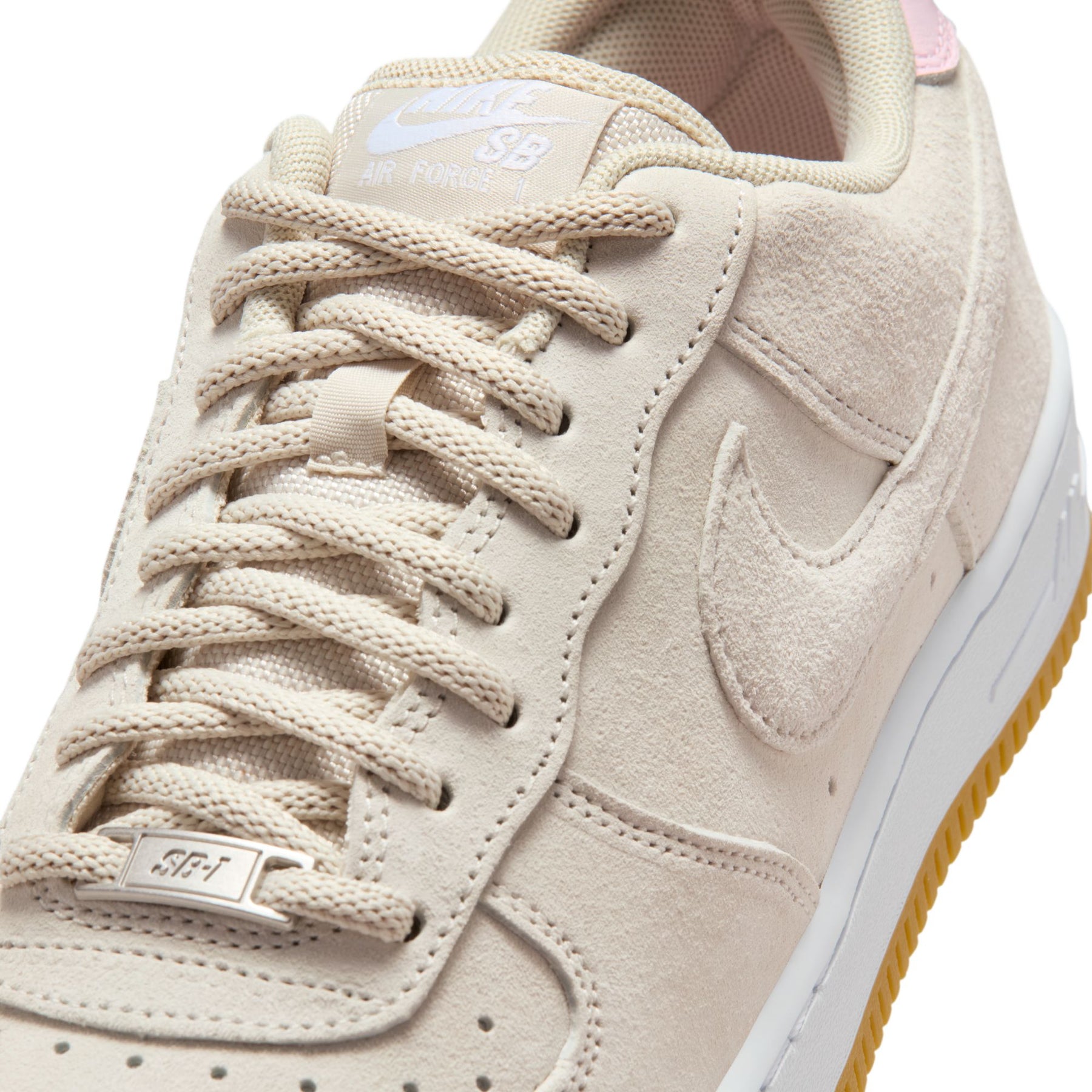 ZAPA NIKE SB AIR FORCE 1 HM8517-100