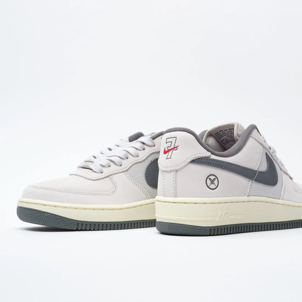 ZAPA NIKE SB AIR FORCE 1 YUTO IO8439-100