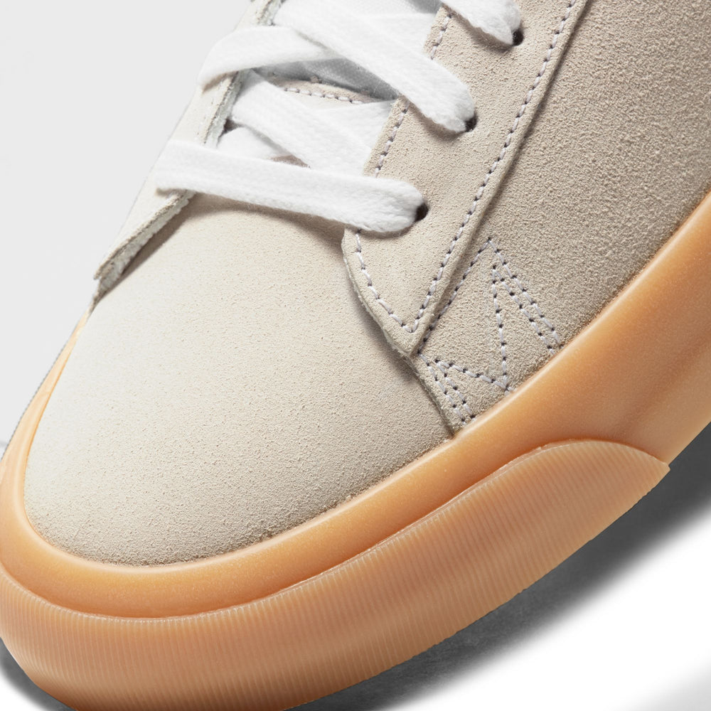 ZAPA NIKE SB BLAZER LOW PRO GT 695-100